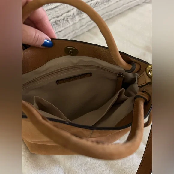 💼 Lucky Brand Suede Leather Small Crossbody Bag (Like New)💼 - Picture 9 of 13